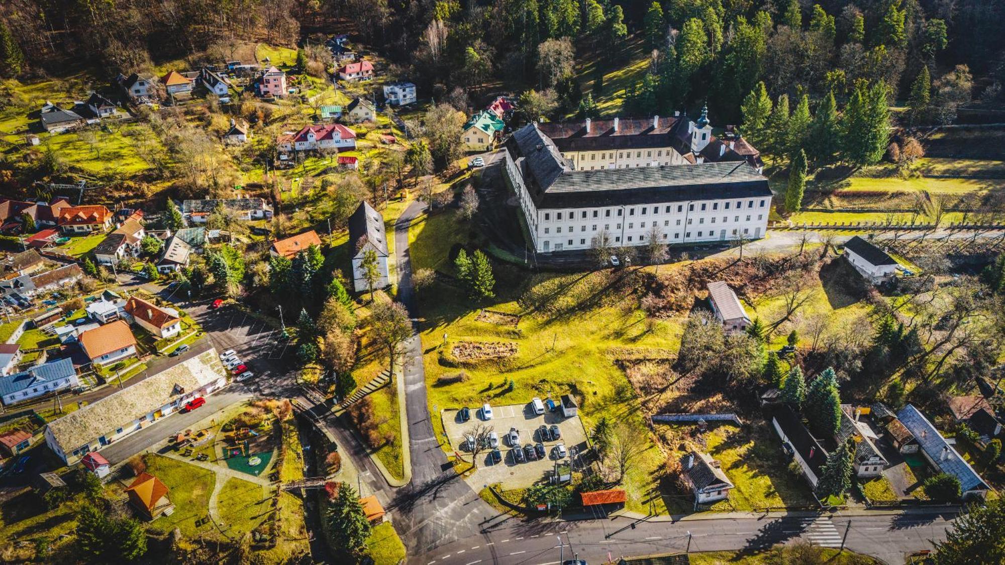 Sovi Dom- Historicke Apartmany Z 19 Storocia, 4Km Od Banskej Stiavnice Svaty Anton Exterior photo