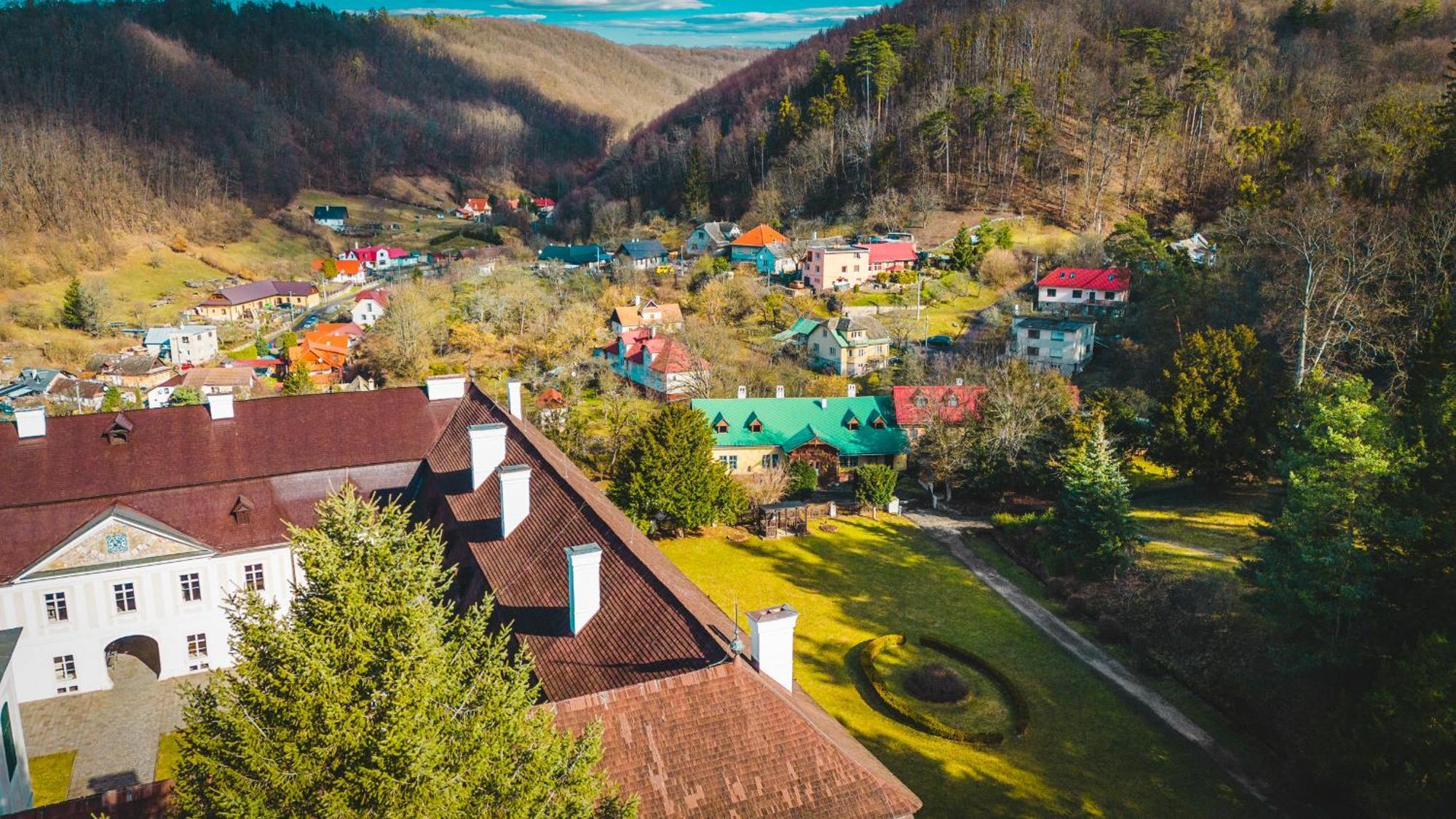 Sovi Dom- Historicke Apartmany Z 19 Storocia, 4Km Od Banskej Stiavnice Svaty Anton Exterior photo