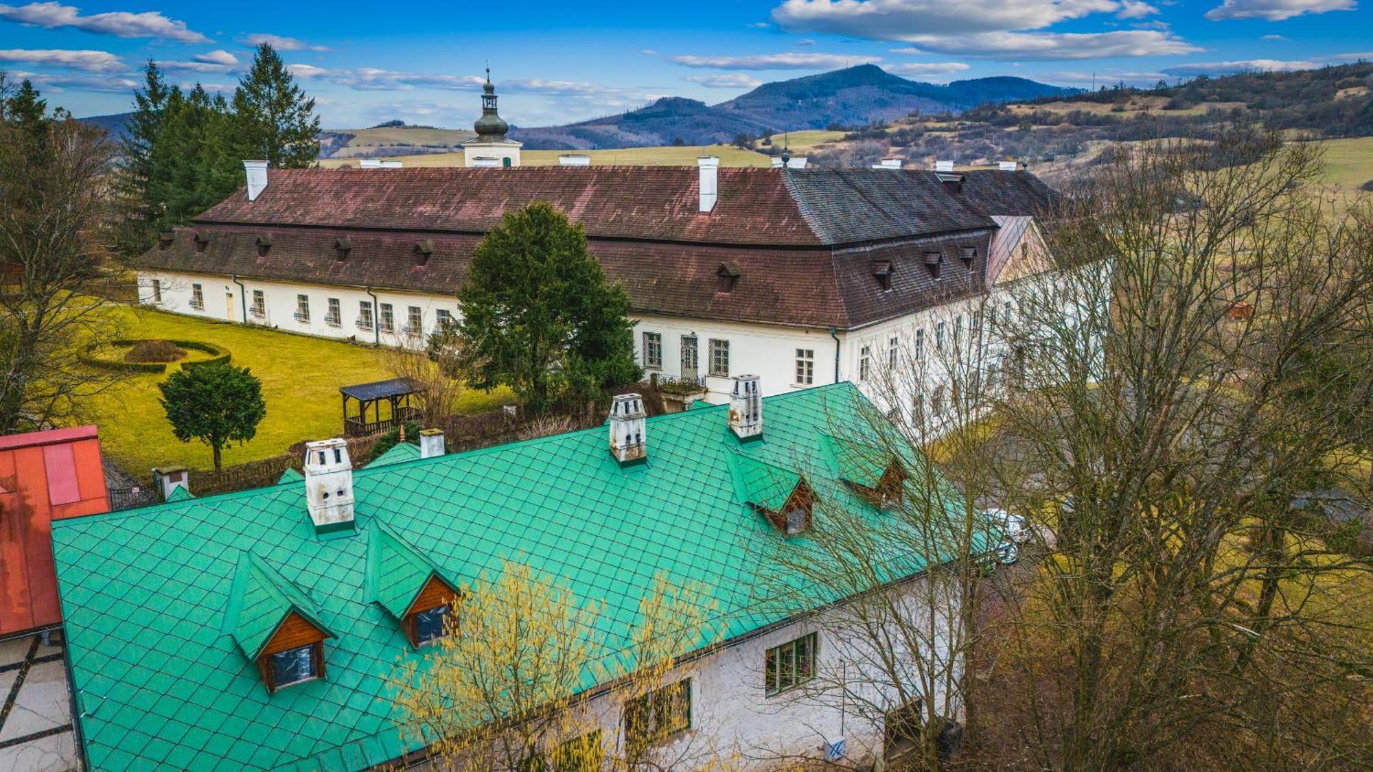 Sovi Dom- Historicke Apartmany Z 19 Storocia, 4Km Od Banskej Stiavnice Svaty Anton Exterior photo