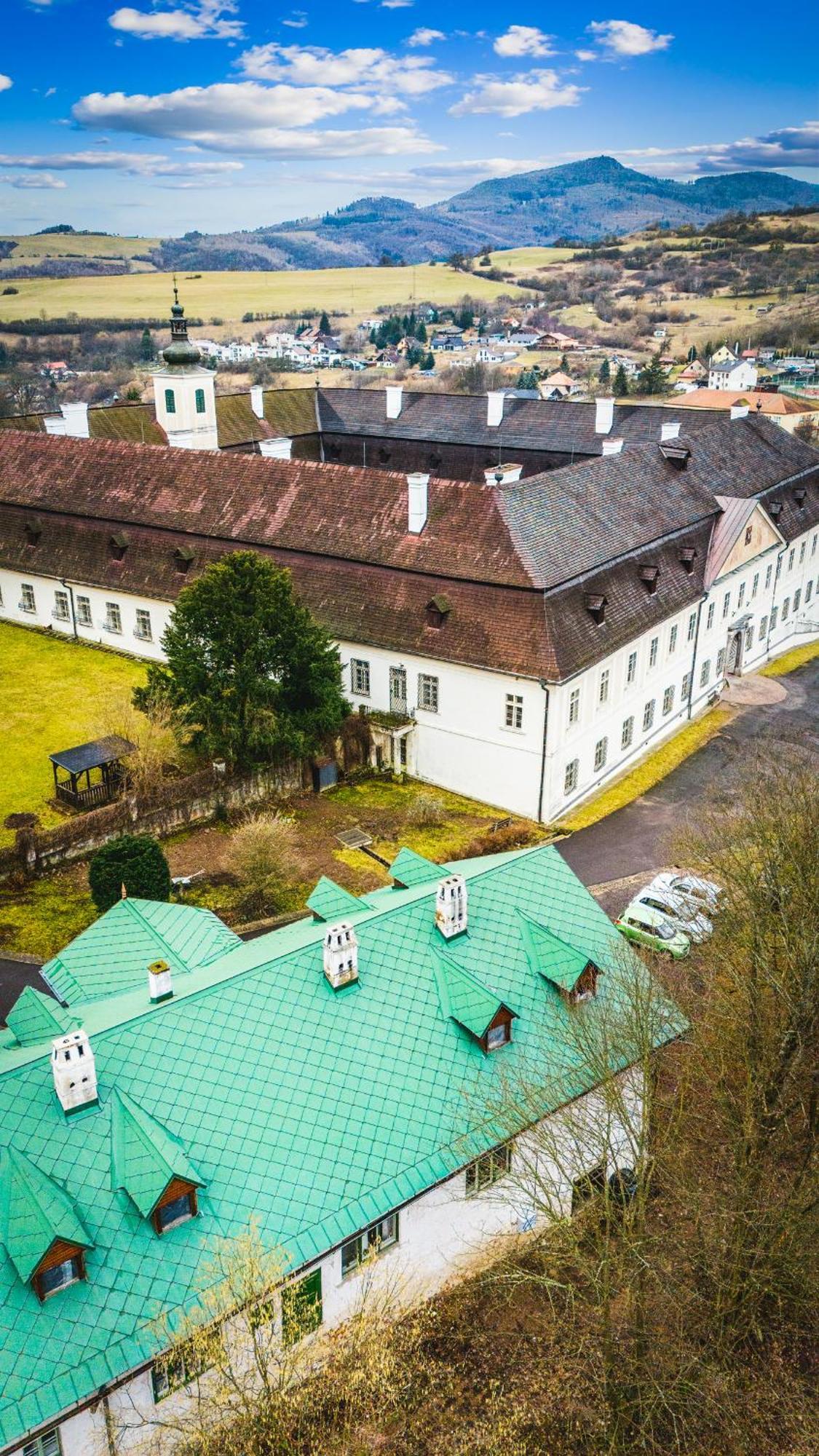 Sovi Dom- Historicke Apartmany Z 19 Storocia, 4Km Od Banskej Stiavnice Svaty Anton Exterior photo